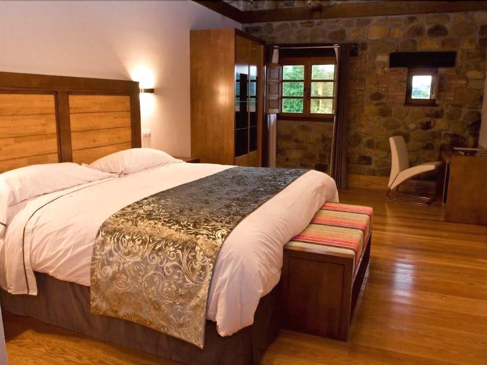 Akla Hotel Suites Valles Pasiegos Saro エクステリア 写真