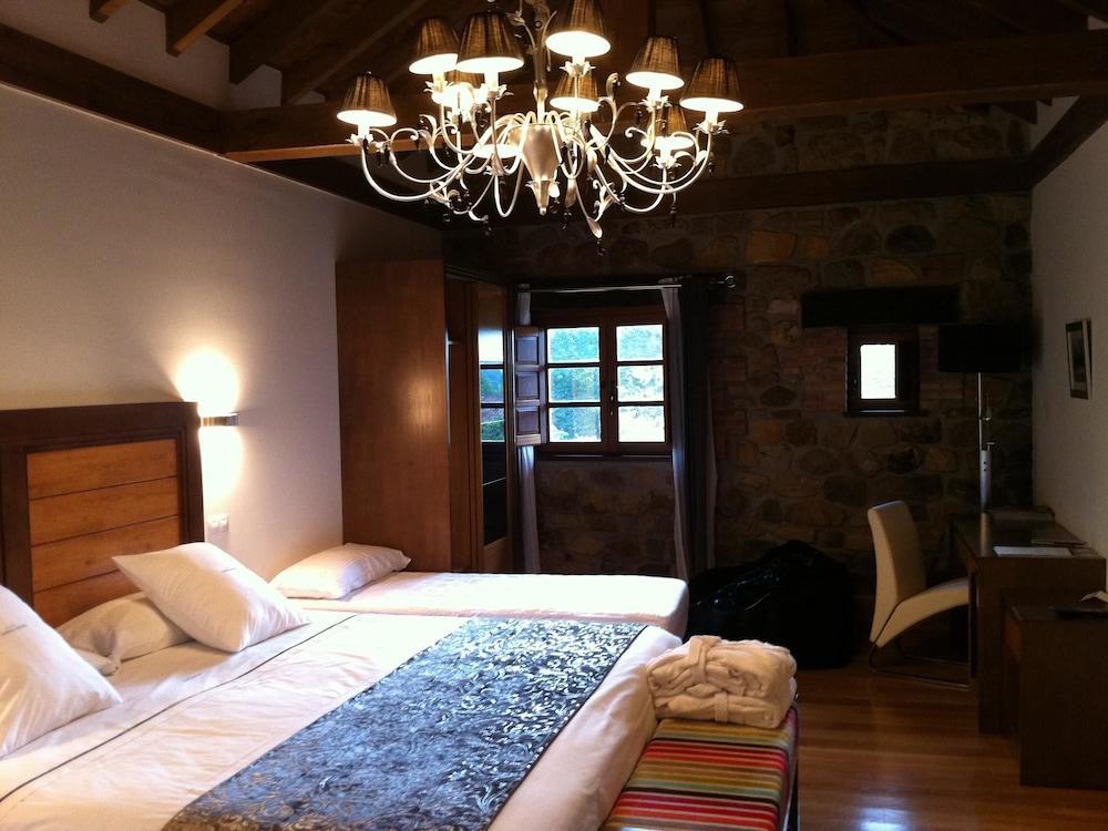 Akla Hotel Suites Valles Pasiegos Saro エクステリア 写真