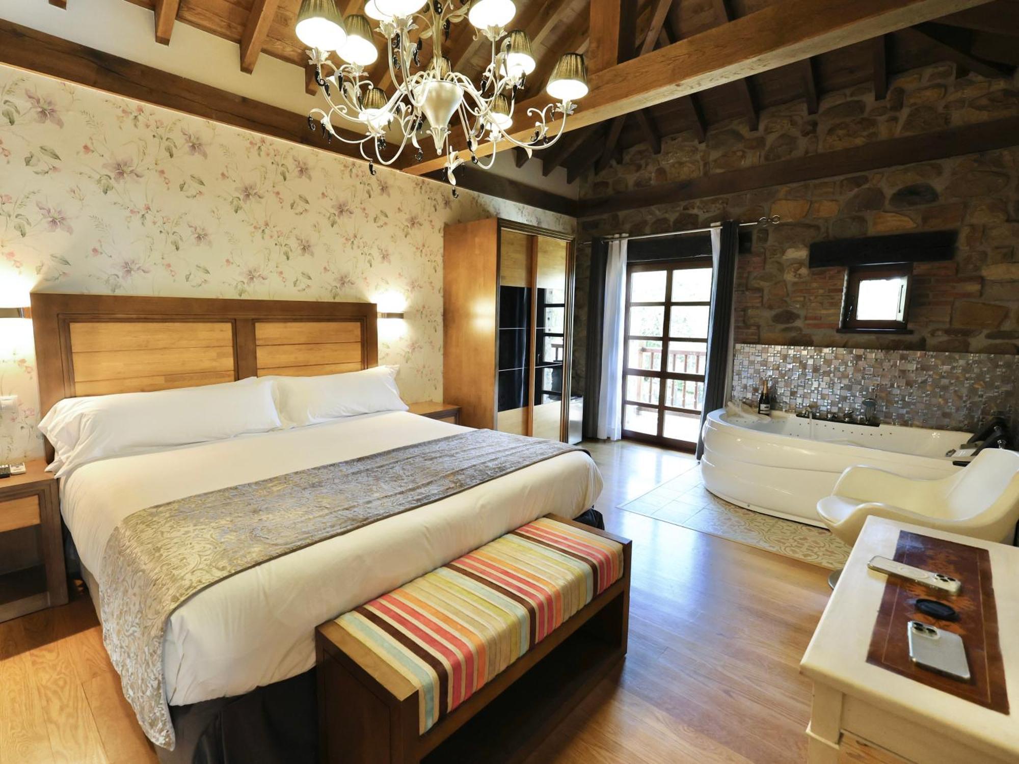 Akla Hotel Suites Valles Pasiegos Saro エクステリア 写真
